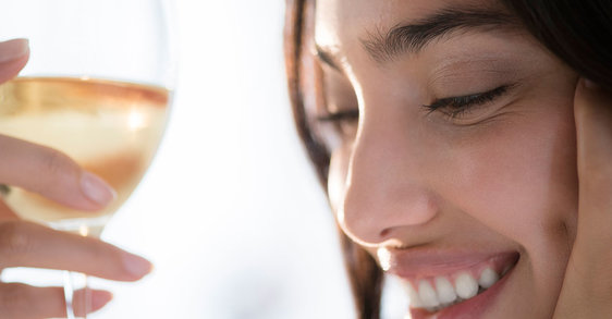 Alcohol and skin: how drinking affects your complexion